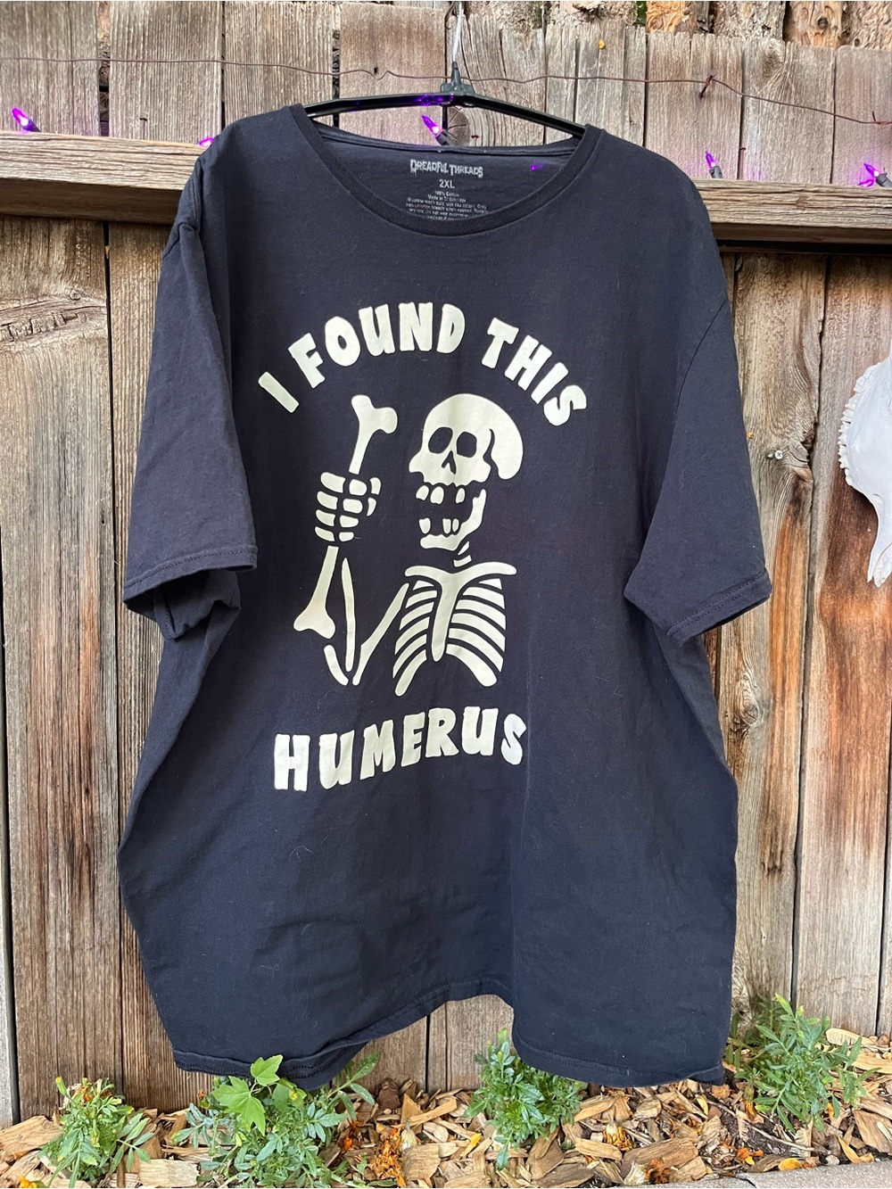Graphic Skeleton 'I Found This Humerus' Black Halloween Goth Tee
